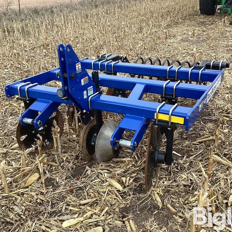 2023 Unverferth TrackMaster II Pivot Track Closer