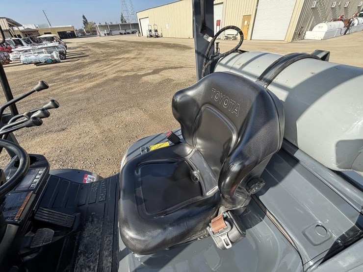 2020-toyota-8fg35u-image-18