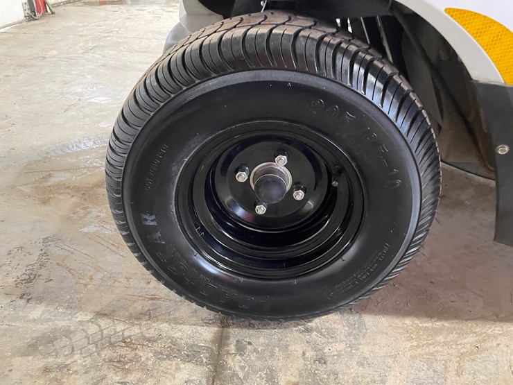 #7476-•-2014-yamaha-electric-golf-cart-image-8