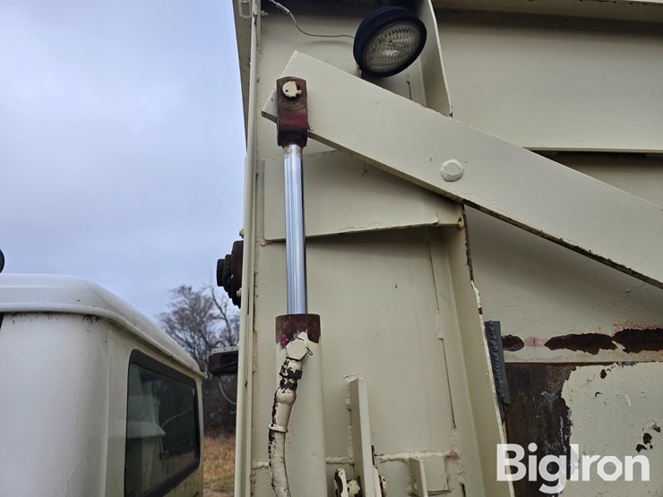 1995-international-4700-image-14