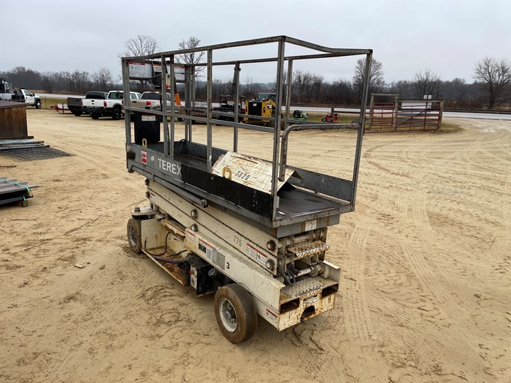 #301-•-terex-scissor-lift-image-7