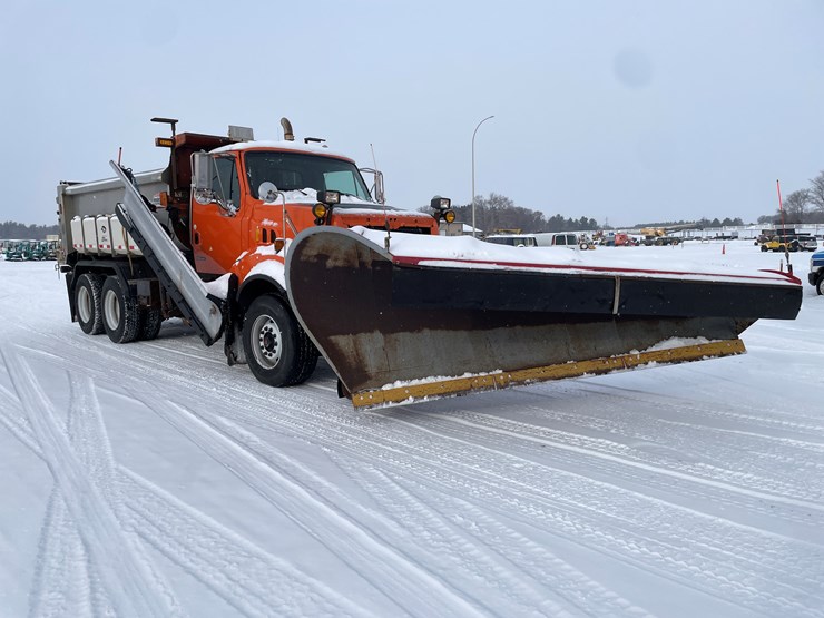 #1164-•-2004-sterling-plow-truck-(has-mn-title)-image-7