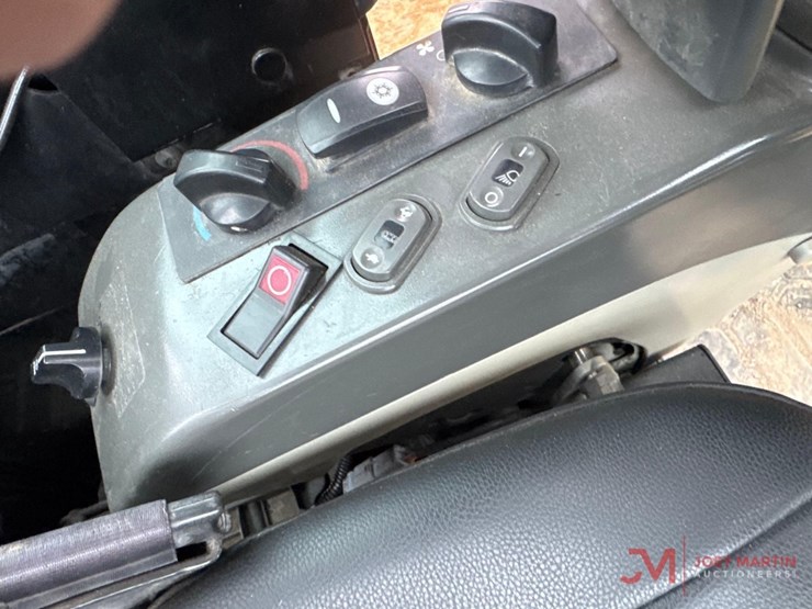 caterpillar-305.5e-image-25