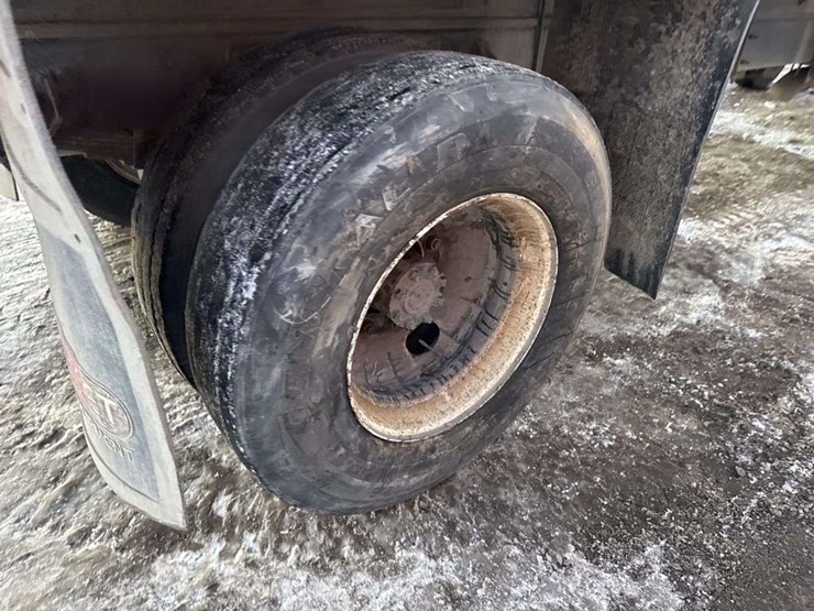 2011-ford-f650-image-10