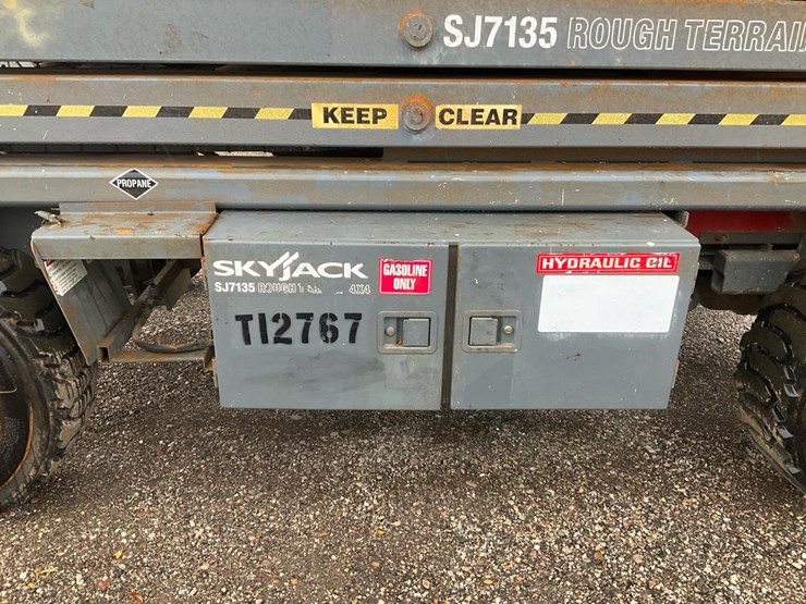 skyjack-sj7135rt-image-42