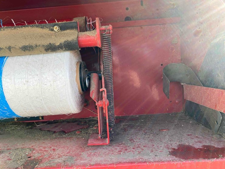 new-holland-644-image-16