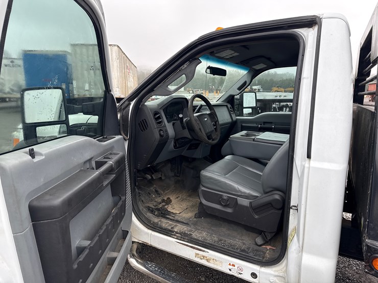 ford-f550-xl-image-18