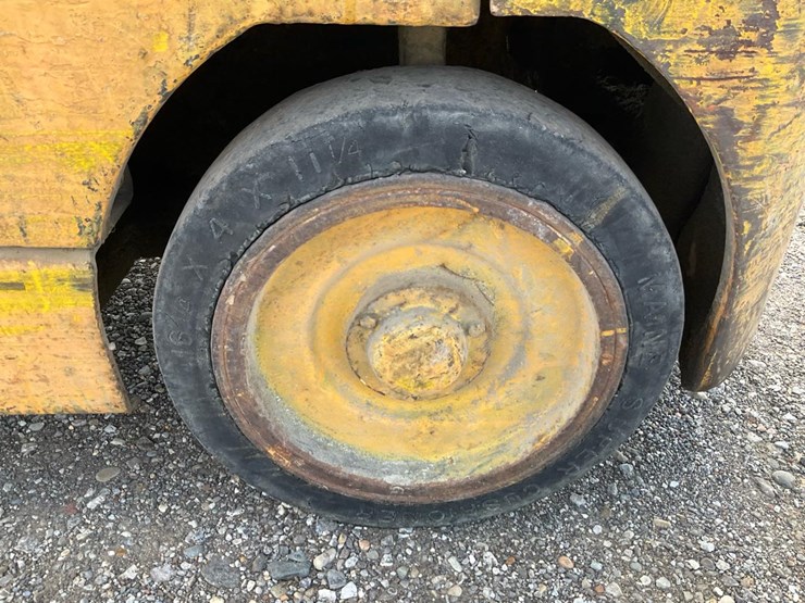 #1351-•-allis-chalmers-forklift-image-19