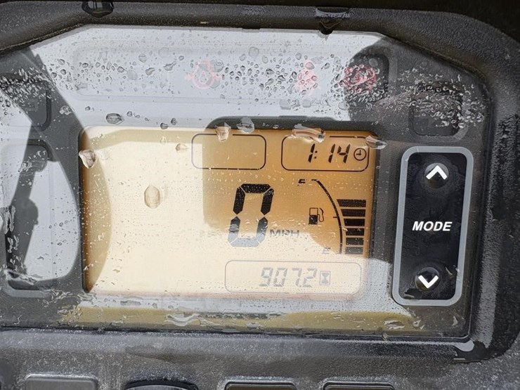 2014-john-deere-gator-image-5