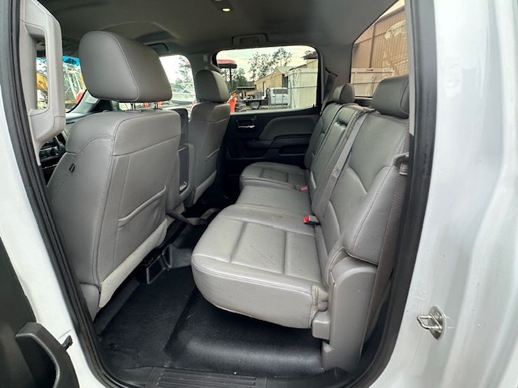 2016-chevrolet-2500-image-24