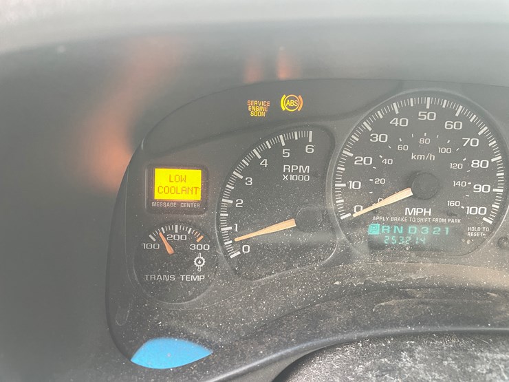 #1169-•-2001-chevrolet-3500-dump-box-truck-(has-mn-title)-image-20