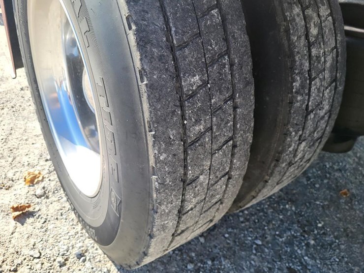 peterbilt-389-image-23