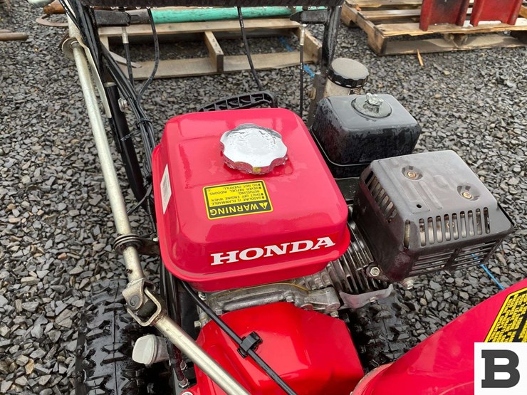 honda-hs724-walk-behind-snowblower-image-10