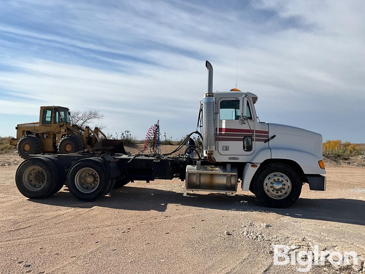 2000-freightliner-fld112-image-4