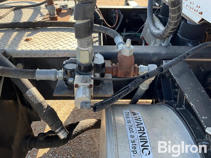 2000-freightliner-fld112-image-18