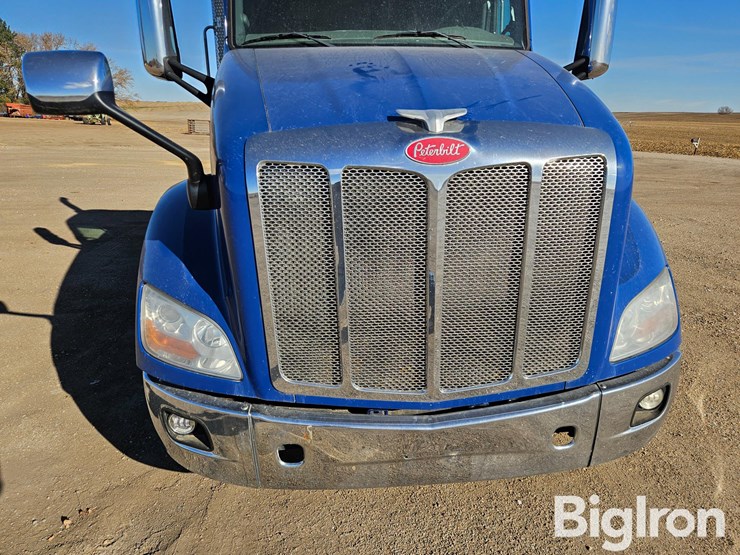 peterbilt-579-image-10