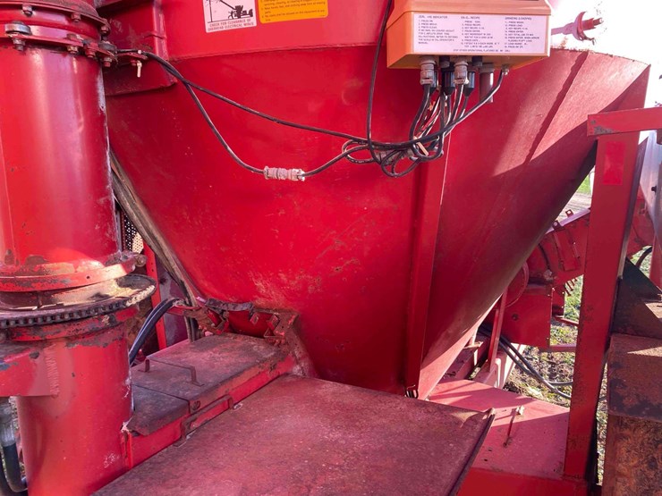 case-ih-1350-image-10