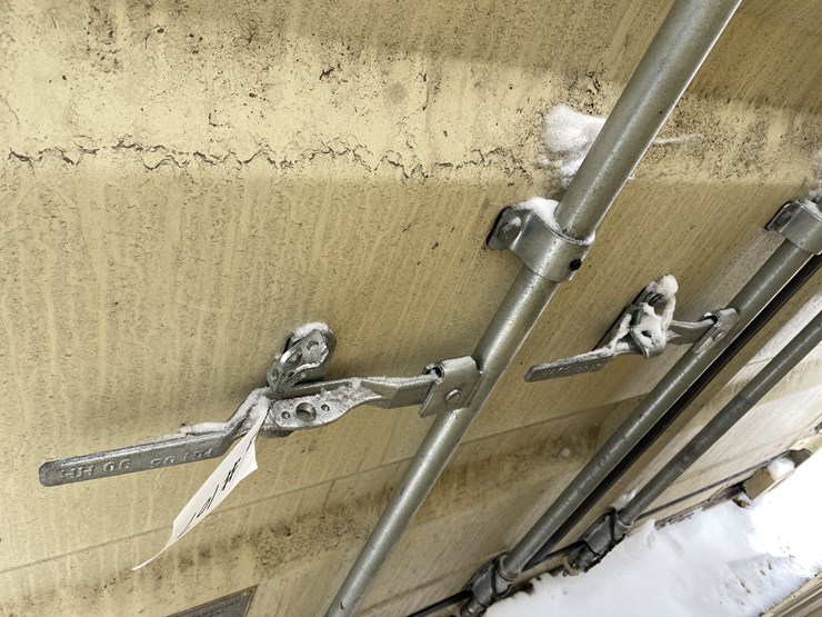 #107-•-20'-shipping-container-image-8