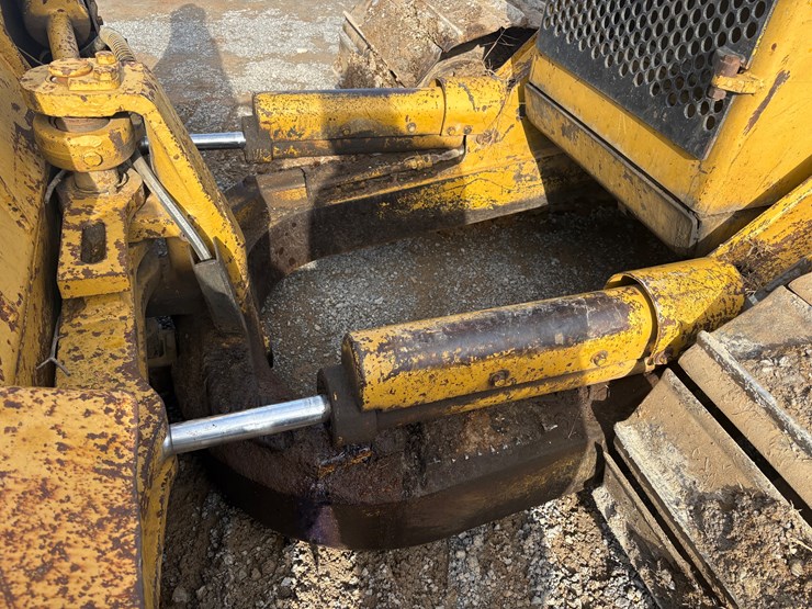 caterpillar-d4h-image-15