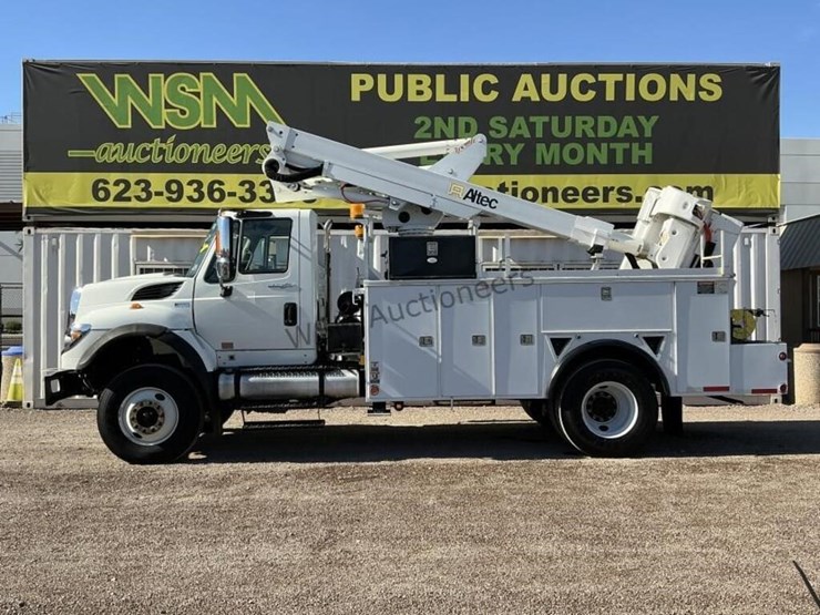 2013-international-7400-image-1