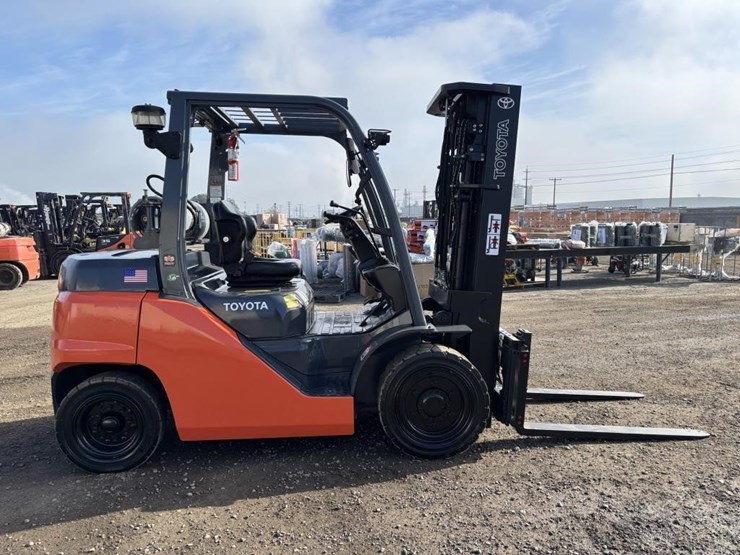 2020-toyota-8fg35u-image-7