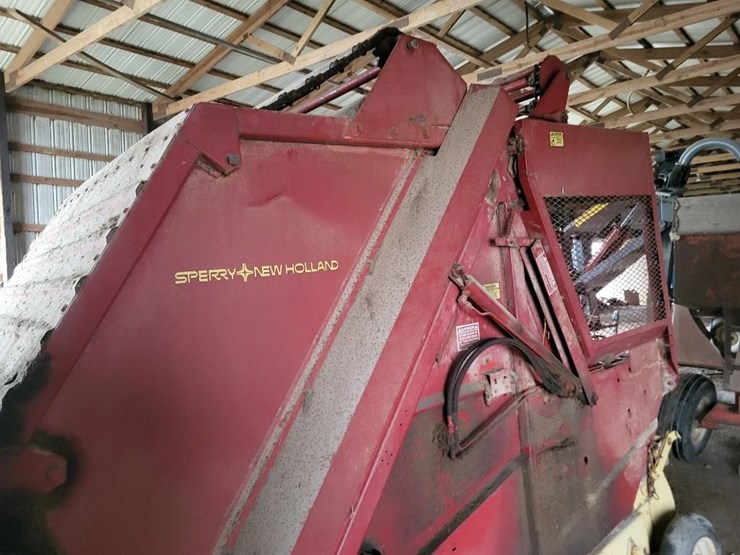 new-holland-851-image-3