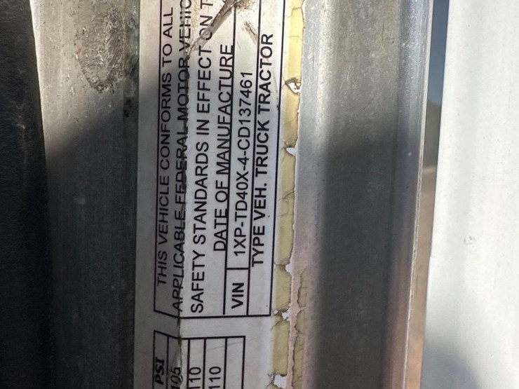 2012-peterbilt-367-image-29