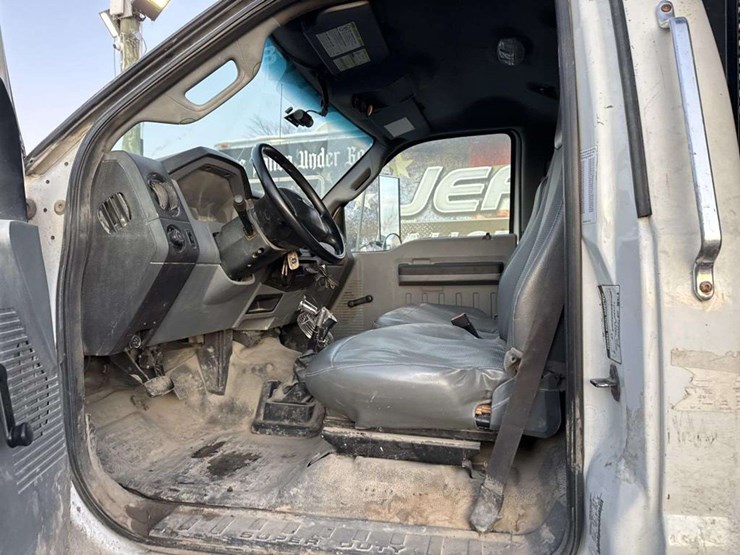 2011-ford-f650-image-13