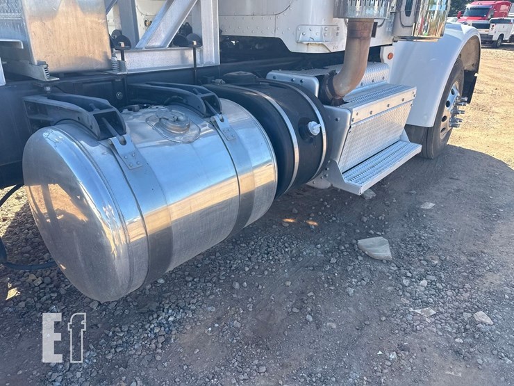 2012-peterbilt-367-image-25