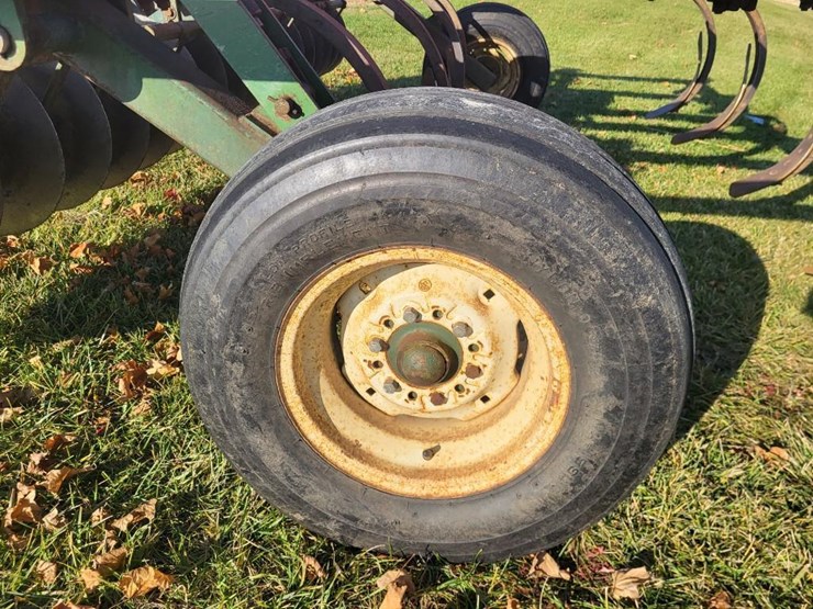 brillion-9-shank-soil-saver-image-25