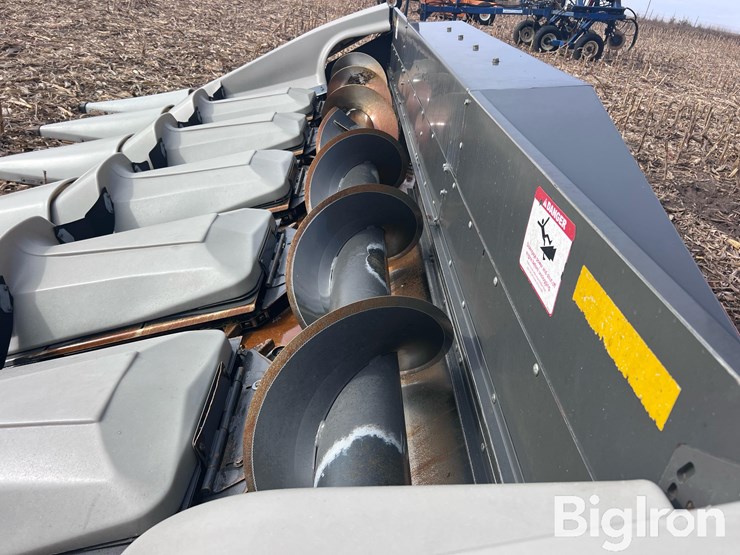 2010-gleaner-gl3000-6-6r30”-corn-head-image-10