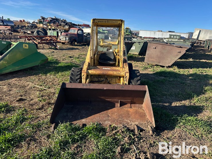 new-holland-l35-image-2