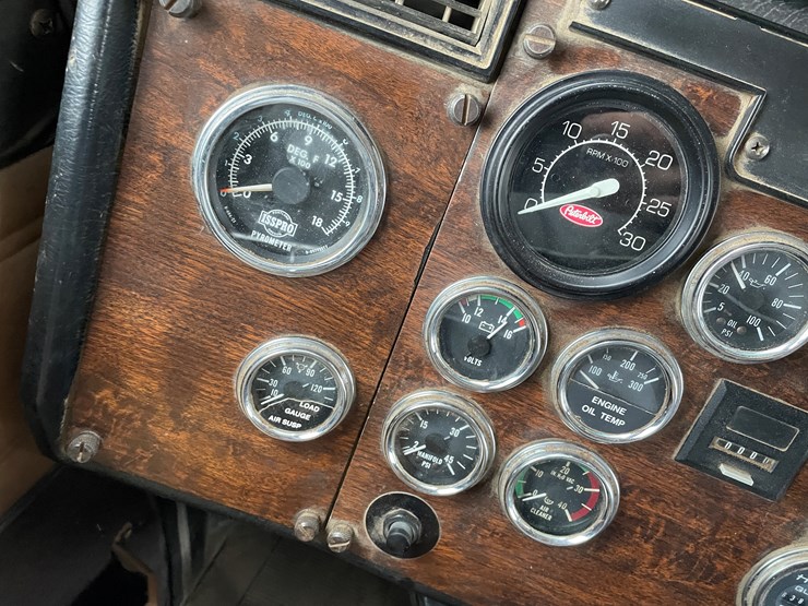 peterbilt-357-image-74