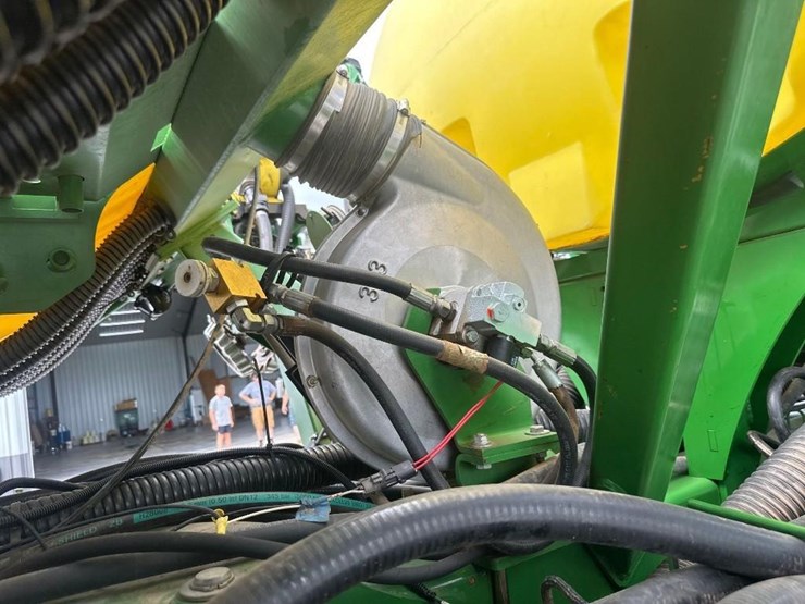 john-deere-1790-image-28