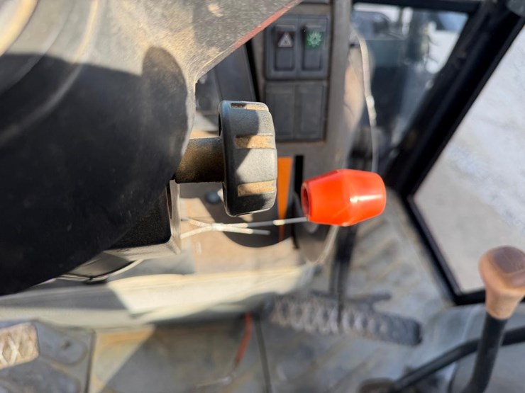 new-holland-3930-image-26