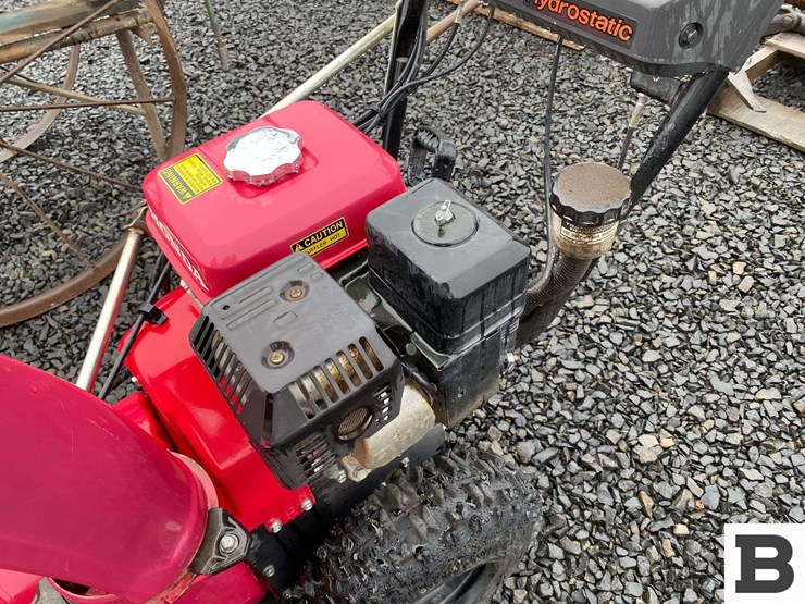 honda-hs724-walk-behind-snowblower-image-11