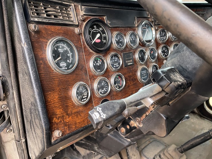 peterbilt-357-image-76