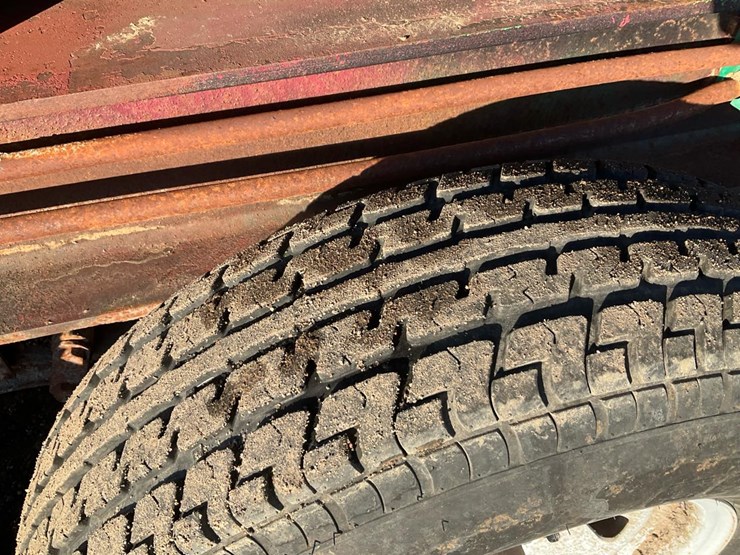 #2300-•-sawdust-trailer-image-23