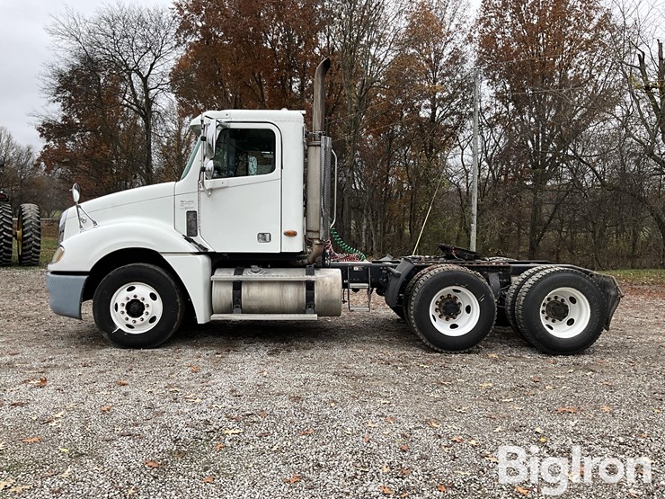 freightliner-columbia-120-image-8