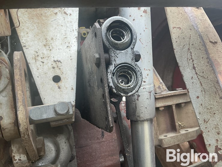 massey-ferguson-1135-image-18