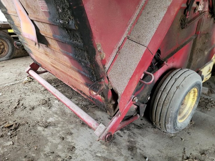 new-holland-851-image-19