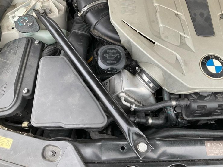 #2053-•-2010-bmw-550gt-car*-image-36