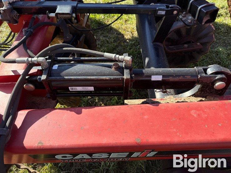 case-ih-330-image-15