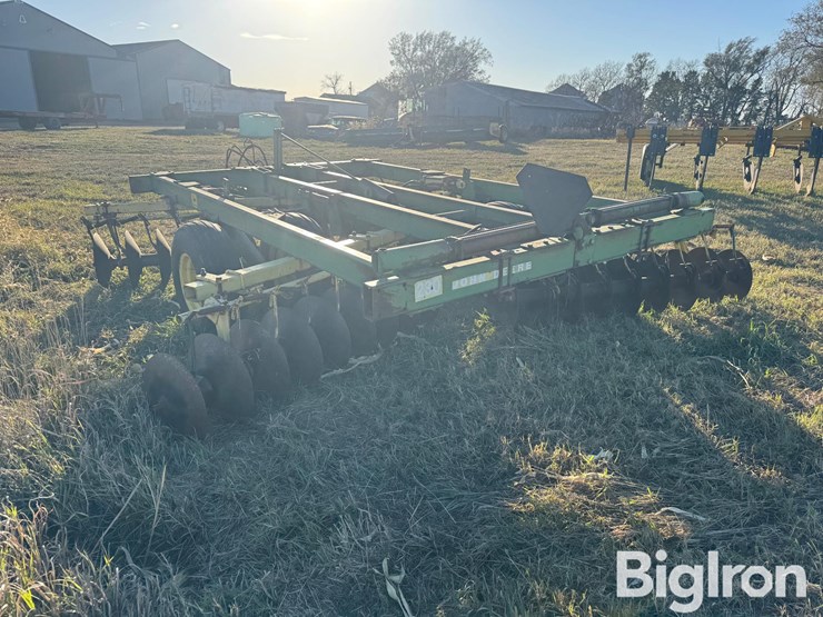 john-deere-230-image-7