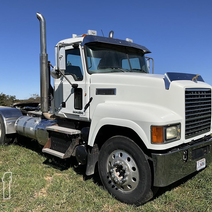 2013 MACK PINNACLE CHU613