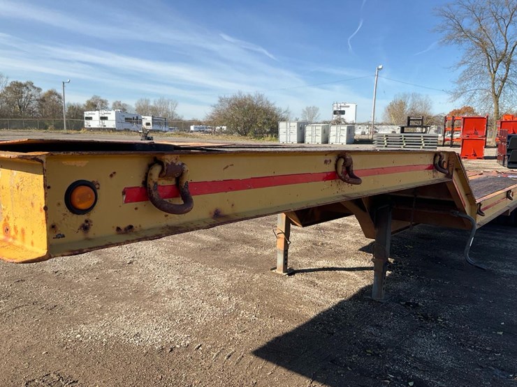 #2100-•-1967-beaver-flatbed-semi-trailer-image-11