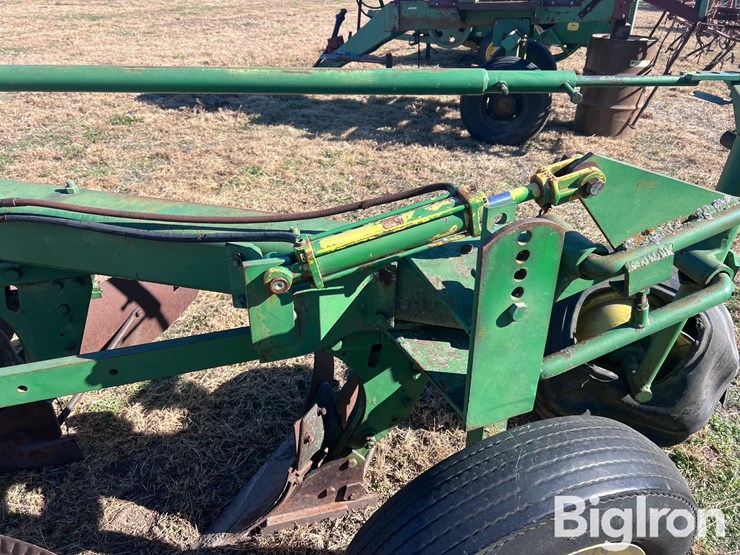 john-deere-8-image-10