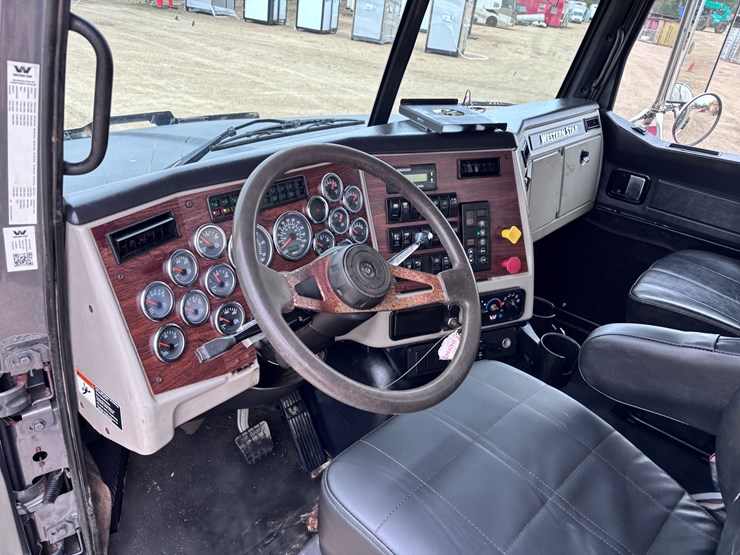 western-star-4700-image-10