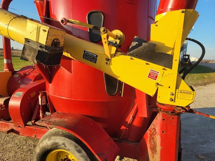 new-holland-358-image-30