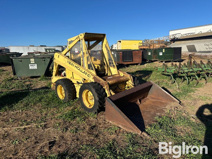 new-holland-l35-image-3